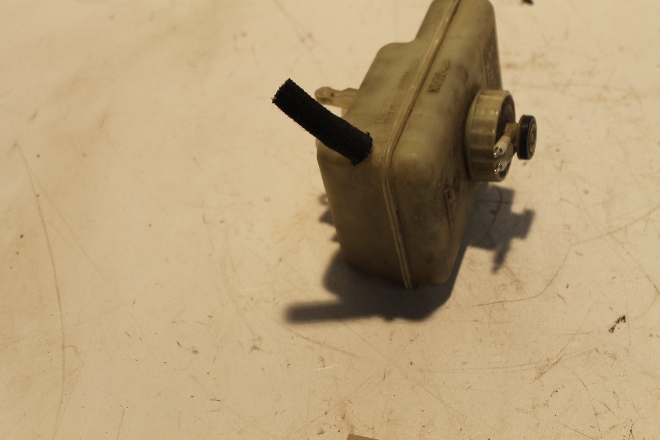 BMW 1162263 E36 316i Compact Ausgleichsbehälter Bremsflüssigkeit Behälter