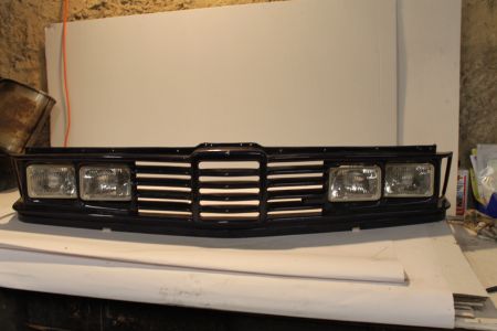 Taifun Grill Frontmaske einteilig mit Scheinwerfer