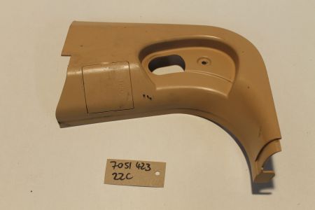 Verkleidung Fußraum OBD Stecker