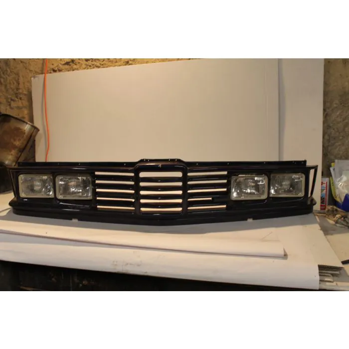 Taifun Grill Frontmaske einteilig mit Scheinwerfer